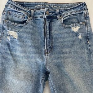 American Eagle MOM JEANS